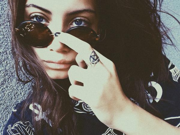 gnight werld *middle finger emoji* 🎍