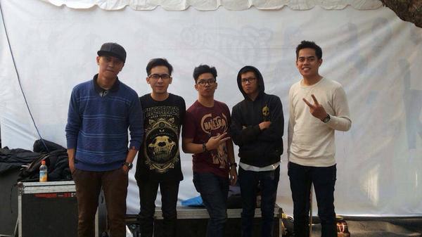 Day 3 #concerttominikenpai hari ini sman 10 bandung..yeahh