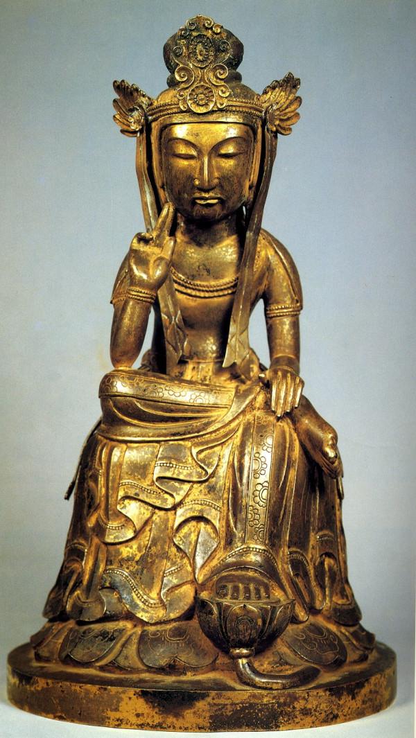 【大阪・野中寺/弥勒菩薩半跏像(666年)】像高18.5cm。銅造。鍍金。拝観は毎月18日のみ。1918年に蔵の埃の中から発見された。頭部がとても大きく造られている。また、白鳳時代の清新な雰囲気がよく出ている。