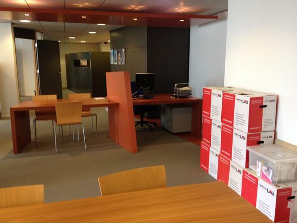 Wij gaan verhuizen en houden opruiming. We hebben een mooie balie in de aanbieding! Interesse, stuur een pb. RT=fijn