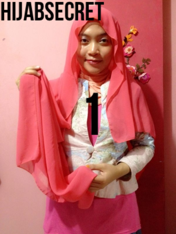 hijabsecret's tweet photo. 1.Pakai pasmina dgn salah satu sisi lebih panjang (sisi kanan lbih pnjang dari kiri).. http://t.co/hA1D841Y0G