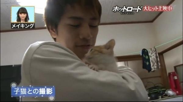 子猫を抱く臣くん！ #登坂広臣