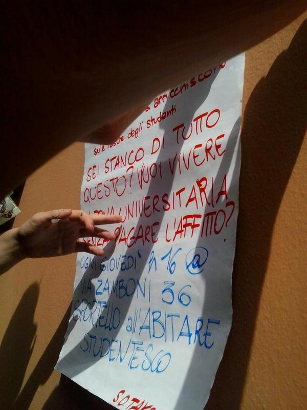 CuaBologna's tweet photo. Continua volantinaggio alla #Gestim che non restituisce le caparre agli student* #Bologna #Speculazione #SOTaksim http://t.co/CpmEIntVu9