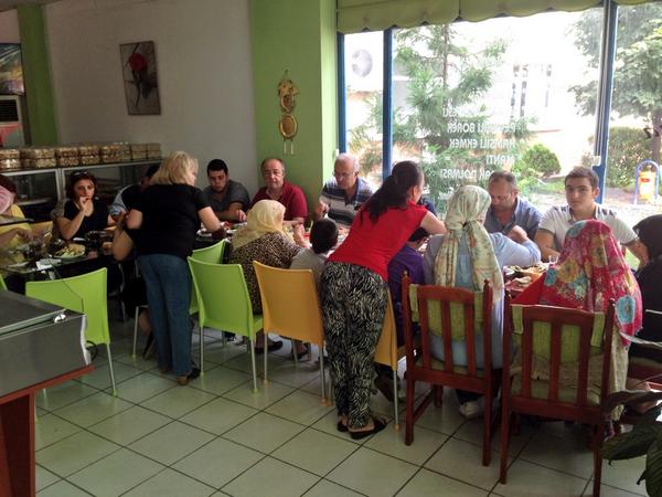SacitTERZI's tweet photo. Artvin-Arhavi de sabah kahvaltıları aile kalabalık olunca böyle oluyor.. http://t.co/X4yGsbacoi