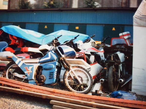 ブルーバージョンに限らず東映特撮マシン番組終了後はゴミみたいに置