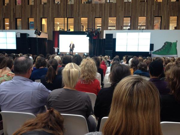 esmevanderhelm's tweet photo. @JokeLvBueren en ik zijn 'geselecteerd' voor de #hemablogacademy! #zinin http://t.co/evVtvcoLUV