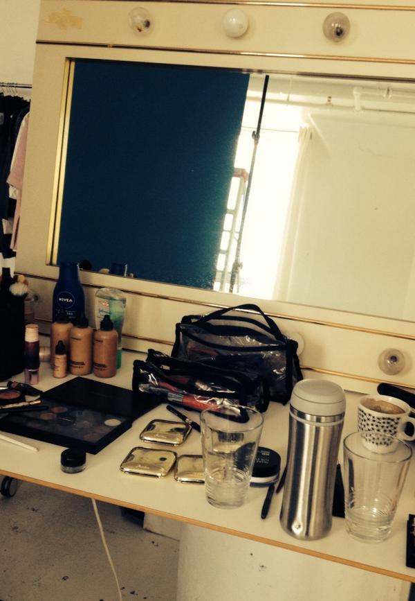 Matinée séance photo avec une actrice formidable. À venir dans un magazine près de chez vous !