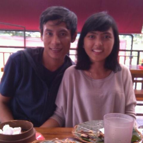 rphumairoh's tweet photo. Yaa ini dimas dia lho yg udah sibuk2 mau cariin lapangan futsal untuk surprise ini dan dessy pacarnya, I love you http://t.co/cv1XiKcsmF