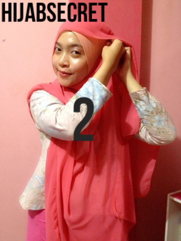 hijabsecret's tweet photo. 2. kemudian tarik sisi kanan ke sebelah kiri dan kaitkan pentul dibelakang telinga http://t.co/Qyo7fXA1cV