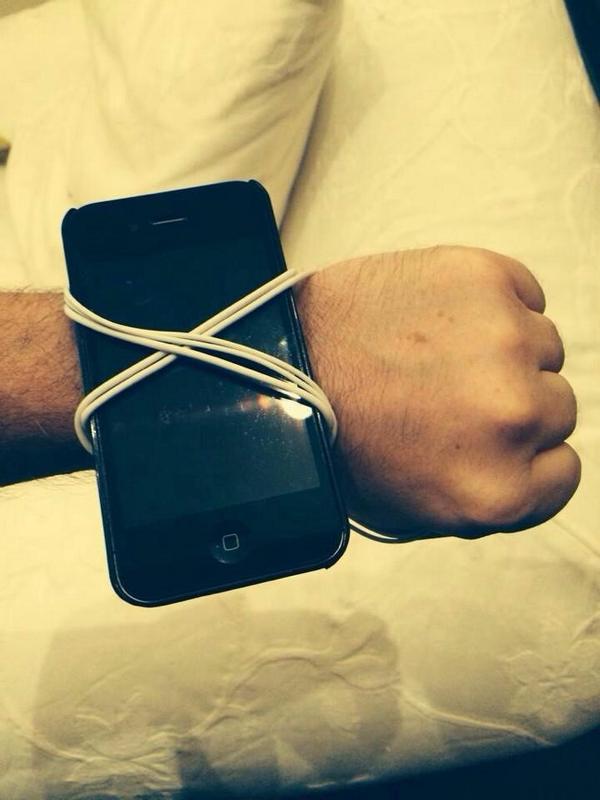 kez_sparks's tweet photo. #AppleWatch got mine #niceprofile #sleek #technology @APPLEOFFIClAL http://t.co/8WSn0sHLlY