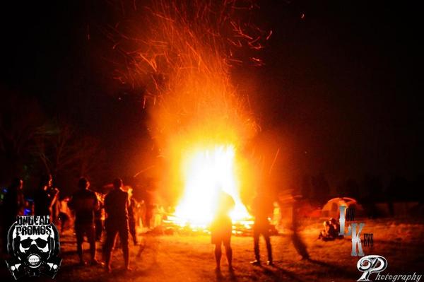 UndeadPromos's tweet photo. #fire #bonfire #latenight #rave #edm #undeadpromosdmv #undeadlovefest #plur #bass #midnight #onelove #burn http://t.co/n4lZPdHxn0