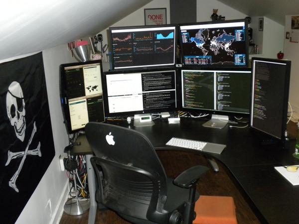 workstations's tweet photo. [Today at http://t.co/oXCEhHxjXV ] Developer/sysop workstation http://t.co/gTaZapkO2o #workstationsetups http://t.co/GnENw13S7t