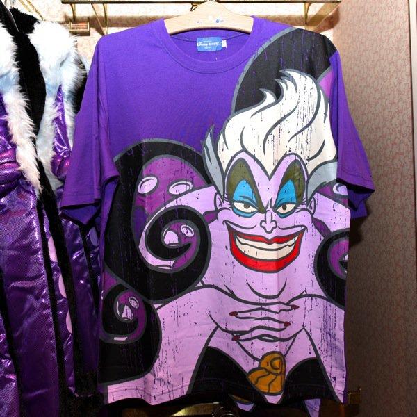 Mezzomikiのディズニーブログ ディズニーハロウィーン定番 ディズニーランドで買えるディズニーヴィランズtシャツ Http T Co Wbhya2vadc 同じく9月1日発売のヴィランズtシャツ こちらは裏に関連キャラのイラストがデザインされています Http T Co