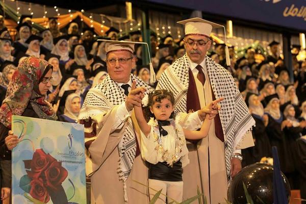 MMmarco0's tweet photo. This girl only survivor from Abu Jazar Family, receive #Graduation_Certificate for her martyr sister..
#Pain in #GAZA http://t.co/SkqbL7QlL1