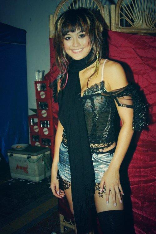 agnezworld's tweet photo. Years ago @agnezmo wearing outfit for the music video 'Tak Ada Logika' #MTVEMA #NominateAgnezMo http://t.co/8gJkKL9gOr