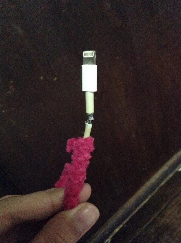 louisnatly017's tweet image. Need to buy a new one :'( #appleproblem