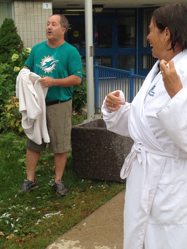 little_hs13's tweet photo. Aftermath of the #icebucketchalleng @StanCameron http://t.co/kxgabFB7QI