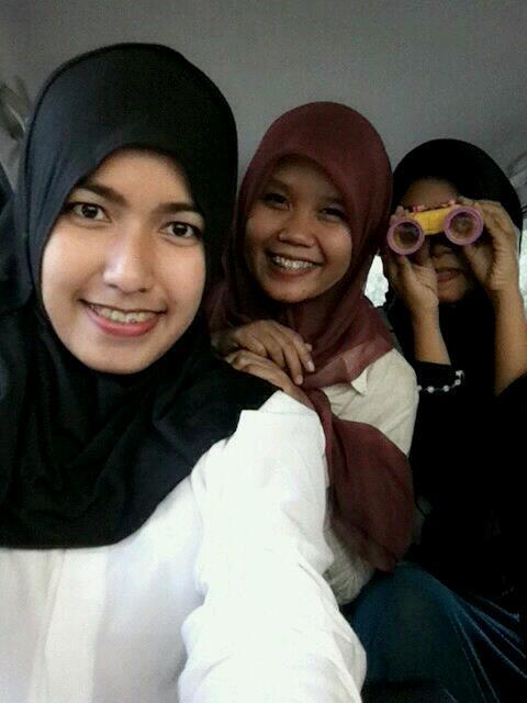 an_giemarissa's tweet photo. W/ barbi@vegidwinhata n barbi @putrimaulia2 http://t.co/i7APADDFiC