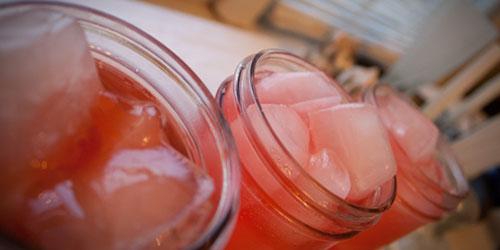 longjohnsilvers's tweet photo. Line ‘em up. Knock ‘em back. Try #RaspberrySplash in your Sierra Mist, lemonade or tea! http://t.co/7RYswb4Qln