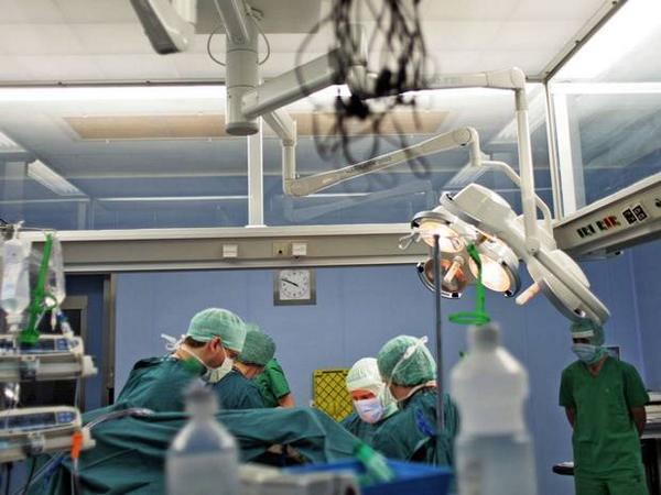 Independent's tweet photo. Hundreds of patients 'wake-up' during surgery
http://t.co/cUlvr6juJR http://t.co/WNCVI6zGIw