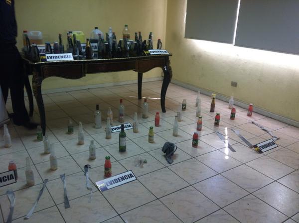 BarbaraVial's tweet photo. 50 bombas molotov incautadas en liceo Andrés Bello en San Miguel. 34 ya elaboradas, 16 en proceso @CNNChile http://t.co/HOgvjw9hgW