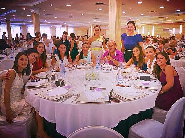 AjuntCarlet's tweet photo. Les festeres de #Carlet en el dinar de santa Rita @FestersCarlet20 http://t.co/CozyAkzK9X