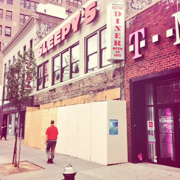 adamwade's tweet photo. Westway Diner, closed for renovations or closed for good? #nyc #diners #seinfeld #larrydavid #dateplace #favorite http://t.co/EGiGwZFvnz