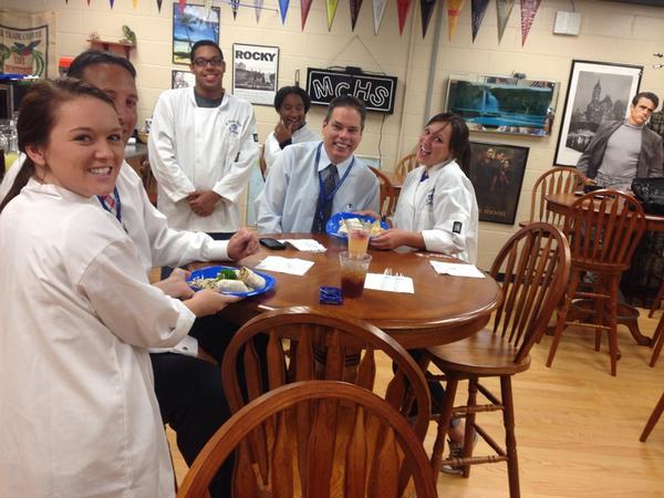 MCHSRoyals1's tweet photo. MCHS Culinary students serving in the Rewards Room. http://t.co/rb0mQ5IoYp