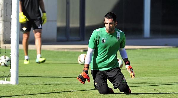 marca's tweet photo. Sanción a Adán según el código interno de la plantilla verdiblanca. ¿Qué te parece? http://t.co/NsxHLr948S http://t.co/HGEW90XLKq