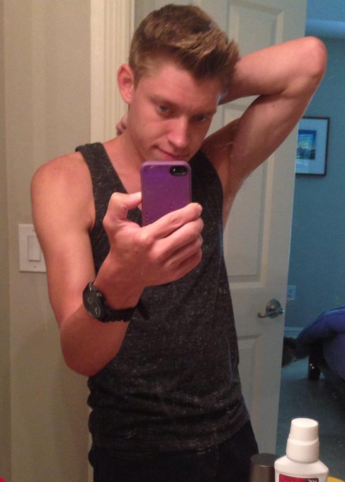 Mirror mirror on the wall ;) http://t.co/PAfE4FYIh7