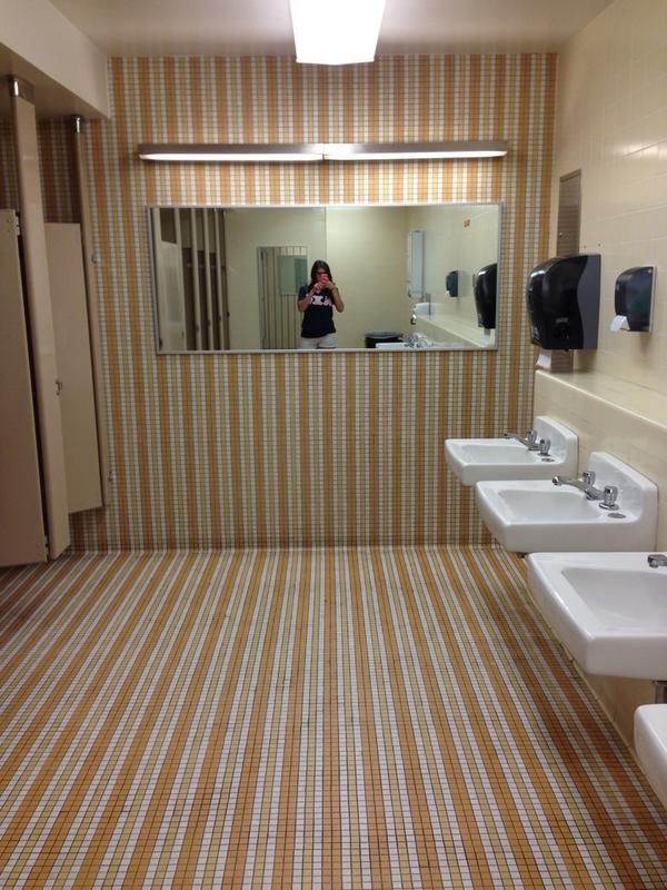 molly_buckler's tweet image. ASU knows how to decorate👌 #haydenlibrary #wow #sonice