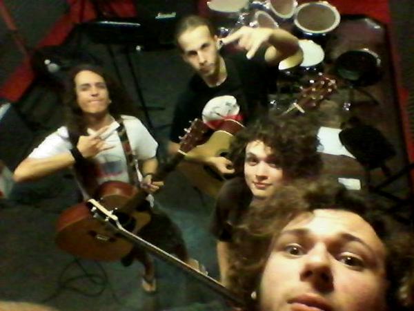 Evening_Band_'s tweet photo. Working on a new song!  
#eveningband #newsong #acoustic http://t.co/xgydxTMzVd