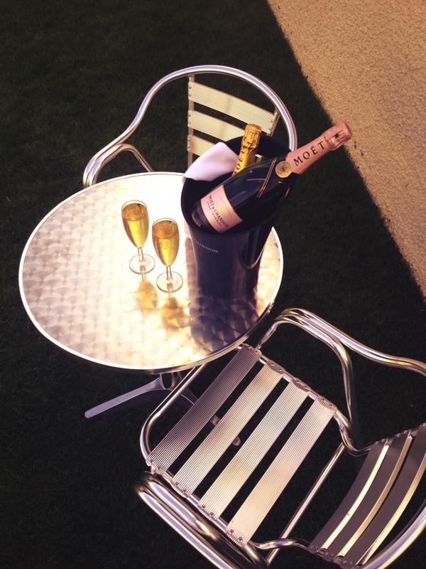 grandstleger's tweet photo. We saved you a seat #bestdressedcomp #champagnelawn @grandstleger #StLegerFestival #doncasterisgreat #SOUTHYORKSBIZ http://t.co/KFPkwo3bBP