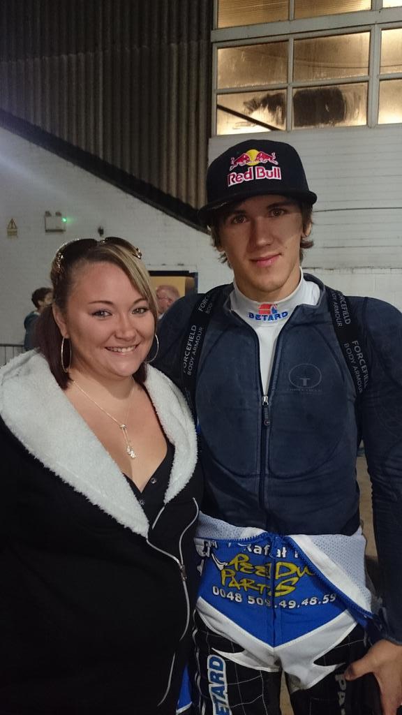 vatcher25's tweet image. Me with @MaciejJanowski1 thanks for photos well done tonite #piratepride 👊xxxxx