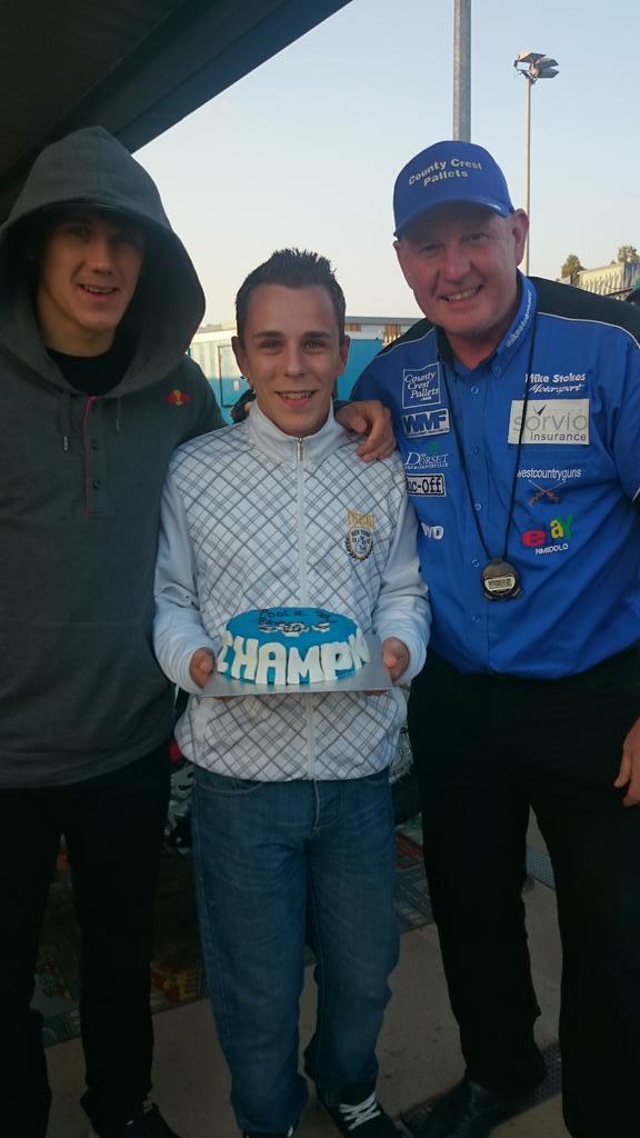 vatcher25's tweet image. Martin with @MaciejJanowski1 @middlo57 also with the team cake xx