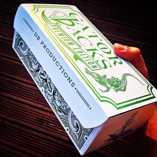 SamRazMagic's tweet photo. Brick. #gatorbacks loving these @davidblaine http://t.co/fnaJ7Coupw