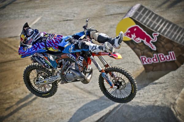 redbull's tweet photo. Swag. http://t.co/4t0rbQEiWZ http://t.co/hkl8u1vHRd