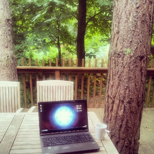 _kittycupcakes's tweet photo. #holiday in the #woods for a week. :) check out my #ironman #arcreactor #wallpaper. http://t.co/FCjikXdEd8
