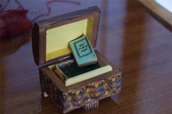 Libroantiguo's tweet photo. World’s Smallest Books Library  by Jozsef Tari.
Via http://t.co/PNNFzwWC0m http://t.co/dI0WiooDhD