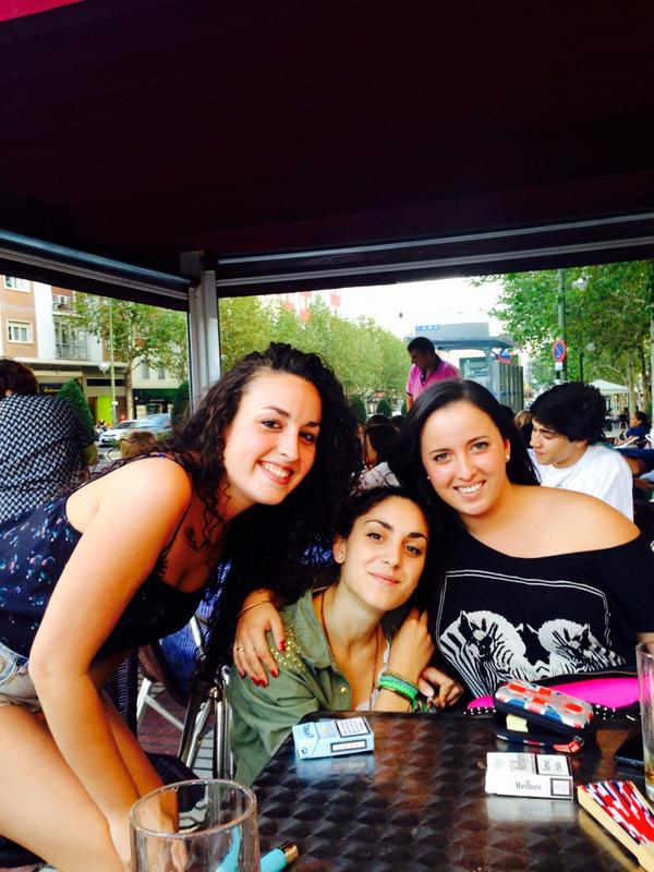 S19Laura's tweet photo. Reencuentro con mis turistas! @Vicky_becks @BeaCCya http://t.co/xxwB9bdvDX