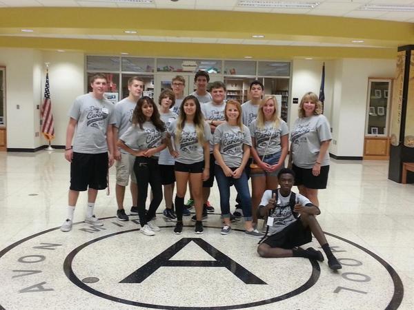 ahsbooks's tweet photo. I was lucky enough to work with a fabulous group of juniors today for the #ahsdayofcaring. Amazing day! @OrioleTweets http://t.co/roIQFANpal