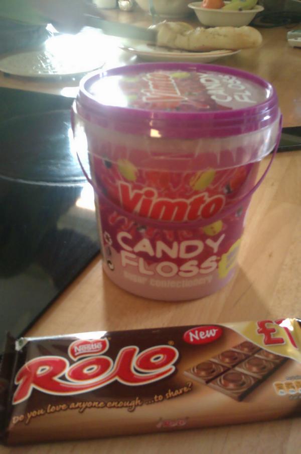 henrysteele22's tweet photo. @LaurenSteel_ @chelsea_150 NO candy floss for u http://t.co/in432jFtU9