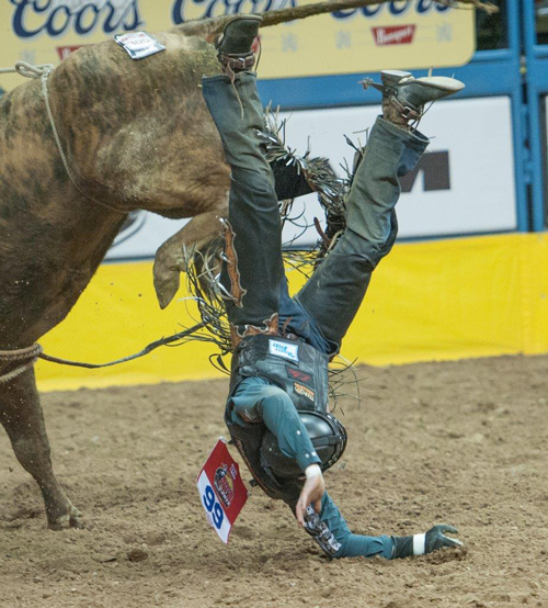 LasVegasNFR's tweet photo. #WhoaWednesday @CodyLTeel Go Round 7 '13 #WranglerNFR. This dismount came after Teel scored an 85.0 &amp; won the night! http://t.co/OJ1IJMVK8F