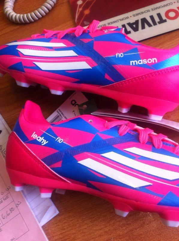 raaee51's tweet photo. Mason boots the season has started 😁😁 http://t.co/yiRY2ftDBY