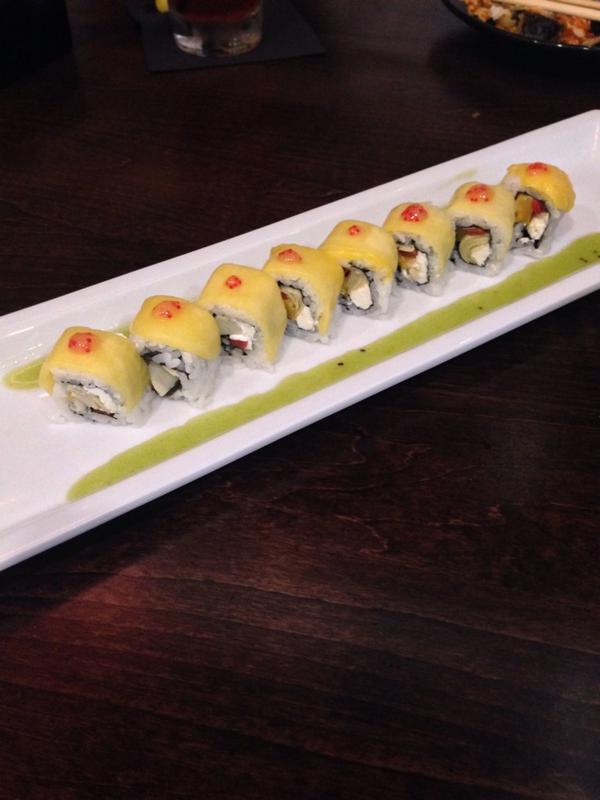 AboutOrlando's tweet image. Yum @RAsushi Yellow Monkey Roll #keepingitra