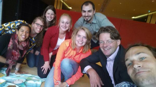 judithvangils's tweet photo. Vandaag met @MaartenS030 en #trainees @ElsvandenBerg88 @APehlivan86 @JLG_F gepicknicked #stadskantoor #traineeproject http://t.co/ozO91IbGdu