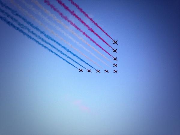 RAFBF's tweet photo. The @RedArrowsUK fly past kicks off the #invictusgames opening ceremony http://t.co/pTakBoThiI