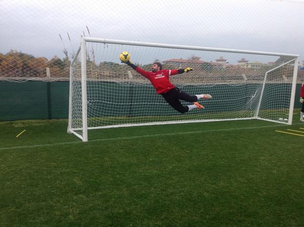 Milli takımın 10 tane yuruyeni değilde sen günah keçisi ilan ediliyorsan harbiden büyük kalecisin ONUR RECEP KIVRAK.