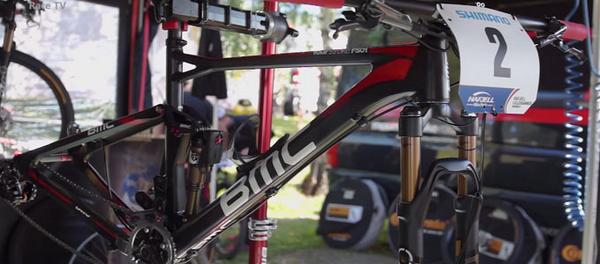 Planet_MTB's tweet photo. BMC Fourstroke FS01: Absalon nos presenta a la bicicleta Campeona del Mundo http://t.co/huMjuh6SJd http://t.co/csdYCd3D8H