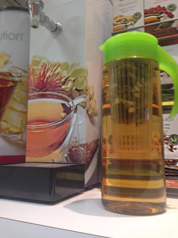 Brewing a fresh batch of Tropical Green Tea to serve over ice! Happy Wednesday!